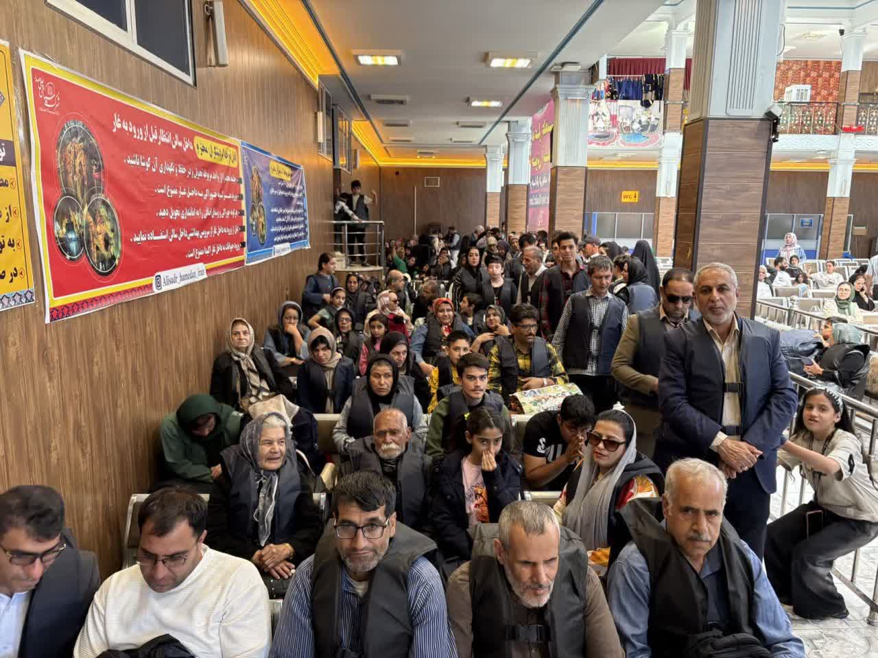 تجربهای از جنس لمس و شنیدن در بهشت خاموش ایران/ بازدید نابینایان و کمبینایان از غار علیصدر تجربهای از جنس لمس و شنیدن در بهشت خاموش ایران/ بازدید نابینایان و کمبینایان از غار علیصدر