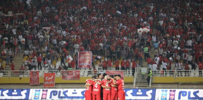 اتفاق عجیب در تبریز؛ مردان برای بازی زنان به ورزشگاه رفتند! اتفاق عجیب در تبریز؛ مردان برای بازی زنان به ورزشگاه رفتند!