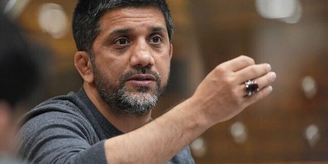 علیرضا دبیر: آن ور آبی‌ها درباره ورزش ایران سیاه‌نمایی می‌کنند