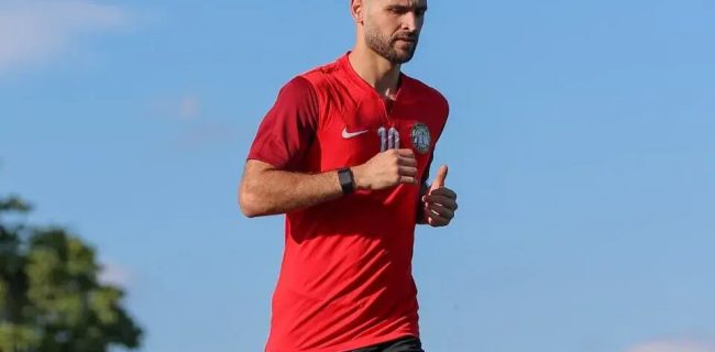 عکس | لژیونر پرسپولیس روی پوستر اماراتی‌ها!