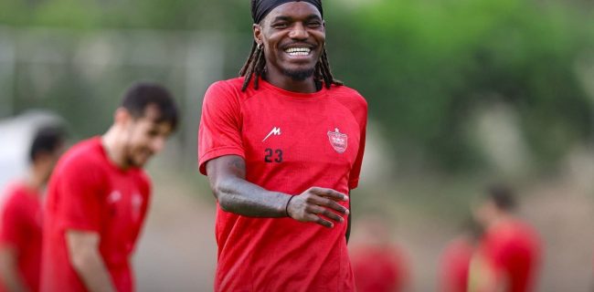 عکس| مهاجم جنجالی پرسپولیس با گوشواره به سبک کریس رونالدو