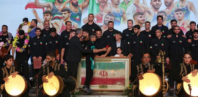 عکس‌هایی زیبا از قهرمانان کشتی