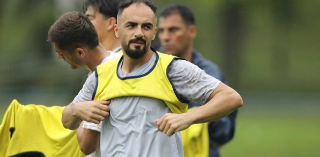 کتک خوردن ملیپوش ایران از آقای مربی! کتک خوردن ملیپوش ایران از آقای مربی!