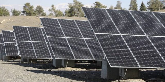 ۵۵۰ پروژه برق‌رسانی در همدان افتتاح شد؛ توسعه انرژی خورشیدی راه‌حل ناترازی برق