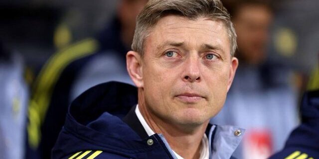 اخراج ستاره دانمارک از روی نیمکت سوئد اخراج ستاره دانمارک از روی نیمکت سوئد