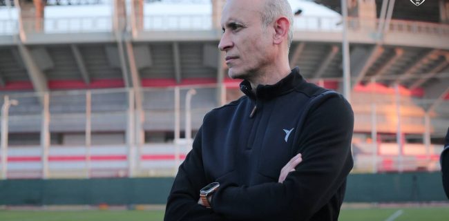 گل محمدی به دنبال دروازهبان استقلالی گل محمدی به دنبال دروازهبان استقلالی