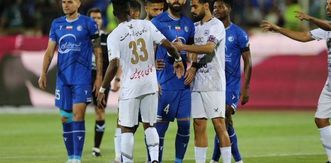 ۶ و ۷ پوستر چادرملو برای بازی با استقلال حذف شد!
