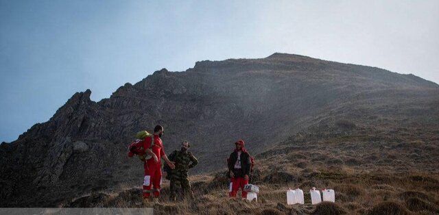 عملیات شبانه‌روزی هلال احمر برای مهار آتش‌سوزی جنگل‌های الیت مازندران با مشارکت ۱۸ تیم عملیاتی و تجهیزات هوایی