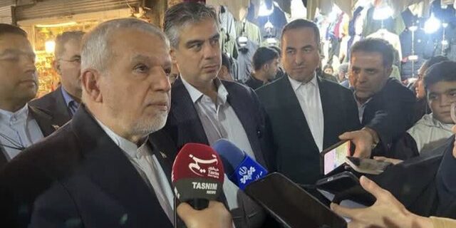 وزیر میراث فرهنگی بر لزوم مرمت بازار اراک پیش از بازدید کارشناسان یونسکو تأکید کرد: ظرفیت این بازار بی‌نظیر است
