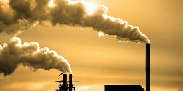 تعطیلی یک واحد آلاینده تولید مواد شیمیایی در حریم مسکونی قم به دلیل آلودگی شدید هوا