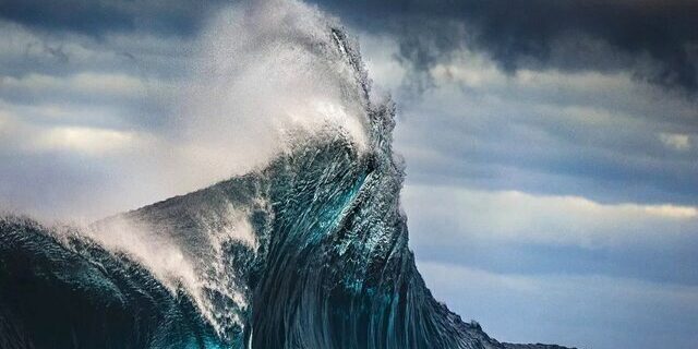 هشدار دریایی شدید در هرمزگان؛ تردد تمامی شناورها در خلیج فارس و دریای عمان تا روز چهارشنبه ممنوع شد