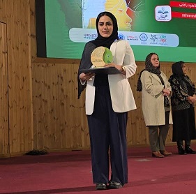 تجلیل از دکتر آناهید رضایی بهعنوان بانوی نامی حوزه سلامت روان کشور در اجلاس کشوری