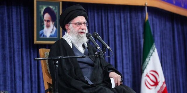 رهبر انقلاب: ما با معترض سخن میگوییم، نه با اغتشاشگر؛ گفتگو با اغتشاشگر بیفایده است رهبر انقلاب: ما با معترض سخن میگوییم، نه با اغتشاشگر؛ گفتگو با اغتشاشگر بیفایده است