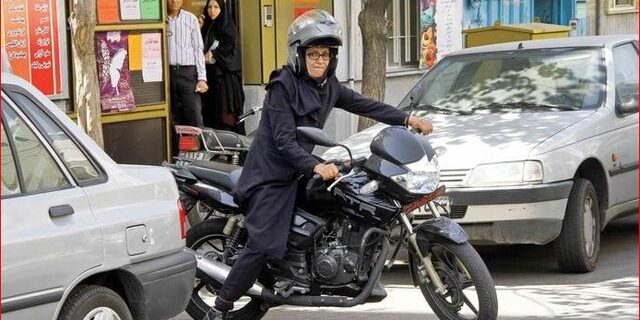 صدور «گواهینامه موتورسیکلت برای زنان» تصویب شد