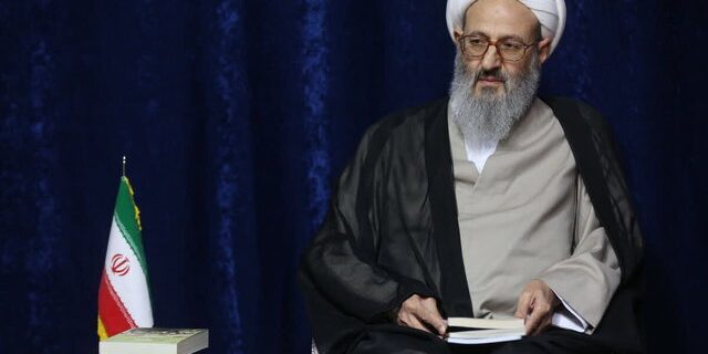آیت‌الله فقیهی: اعتکاف، بازسازی درونی و اردوی معنوی سه روزه برای تعالی آینده است