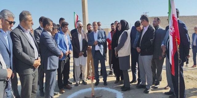آغاز ساخت نخستین مزرعه خورشیدی دهیاریمحور ۲۰ کیلوواتی در سیستان؛ درآمد فروش برق به دهیاری میرسد آغاز ساخت نخستین مزرعه خورشیدی دهیاریمحور ۲۰ کیلوواتی در سیستان؛ درآمد فروش برق به دهیاری میرسد