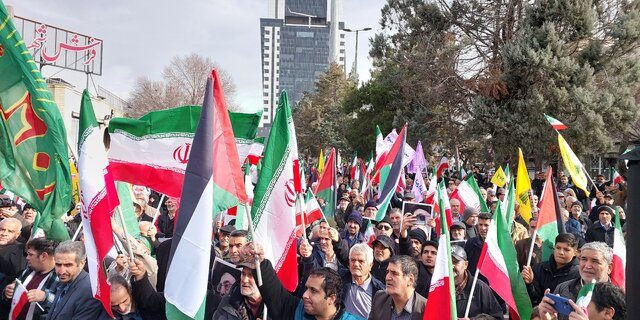 راهپیمایی ۲۲ بهمن در قزوین؛ شهردار: حضور مردمی، سند زنده‌ی وفاداری به آرمان‌هاست