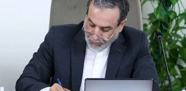 عراقچی جانباختن جمع کثیری از کارگران و معدنچیان در چین را تسلیت گفت عراقچی جانباختن جمع کثیری از کارگران و معدنچیان در چین را تسلیت گفت
