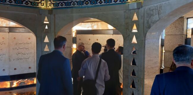بازدید سخنگوی وزارت امور خارجه از آرامگاه باباطاهر