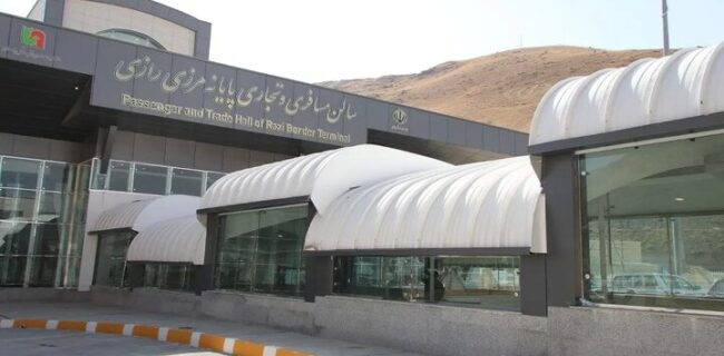 فرماندار خوی: دستگاههای متولی با رویکردی تسهیلگرانه، گرهگشای مشکلات بازرگانان باشند فرماندار خوی: دستگاههای متولی با رویکردی تسهیلگرانه، گرهگشای مشکلات بازرگانان باشند