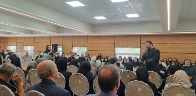 نخستین همایش «مسیرهای نوین در اشتغال جوانان» با استقبال بیش از ۲۰۰ جوان در اردبیل برگزار شد