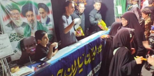 ارائه خدمات فرهنگی و پذیرایی موکب «ایران یاران جوان» به عزاداران در میدان شهدا تهران